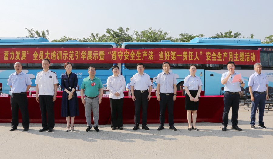 主席台_副本.jpg 主席台_副本.jpg