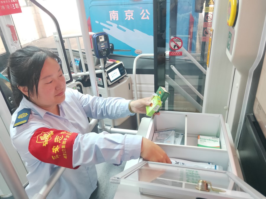 整理药箱.jpg 整理药箱.jpg