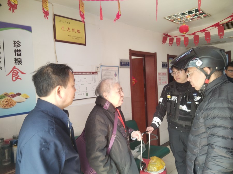 管根生 杨秀清 特警 老人儿子.jpg