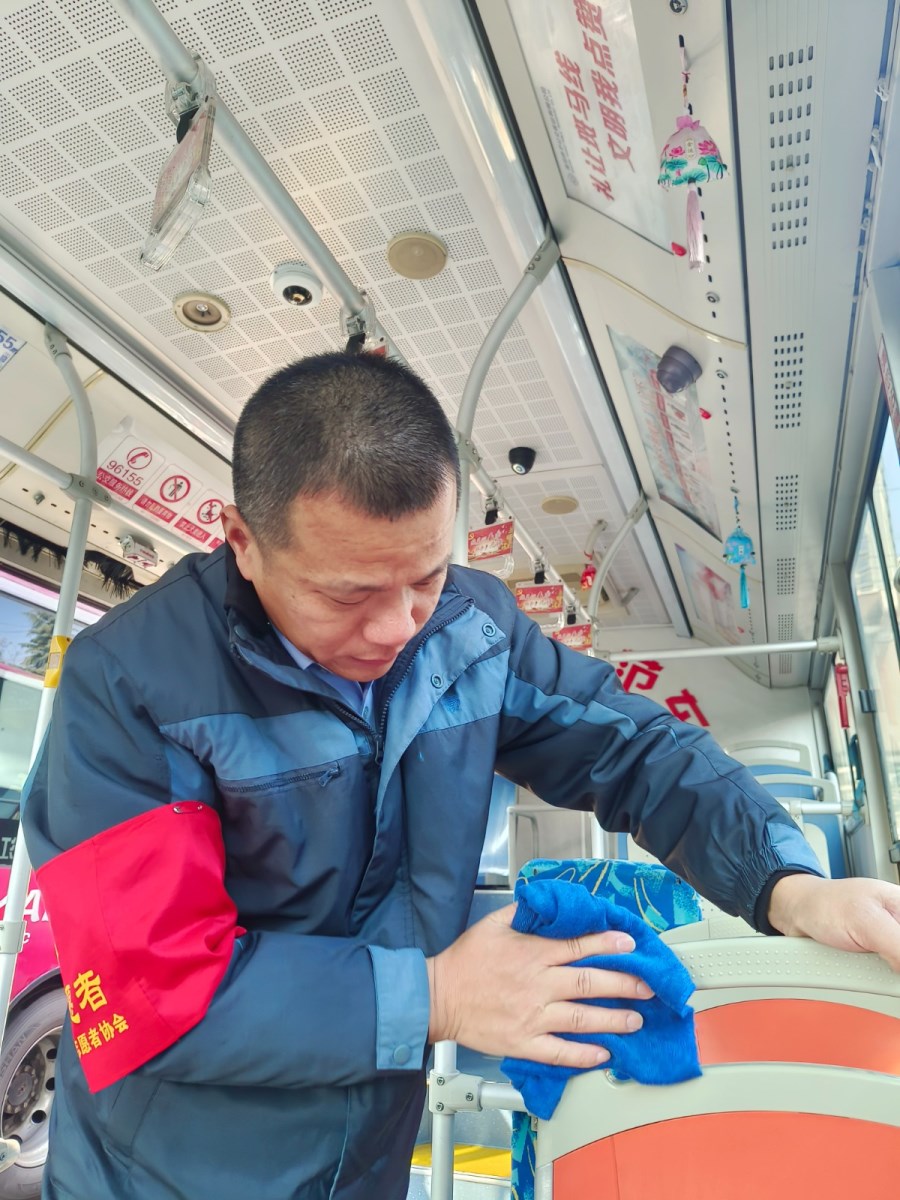 624路驾驶员 张兵同志 (5).jpg