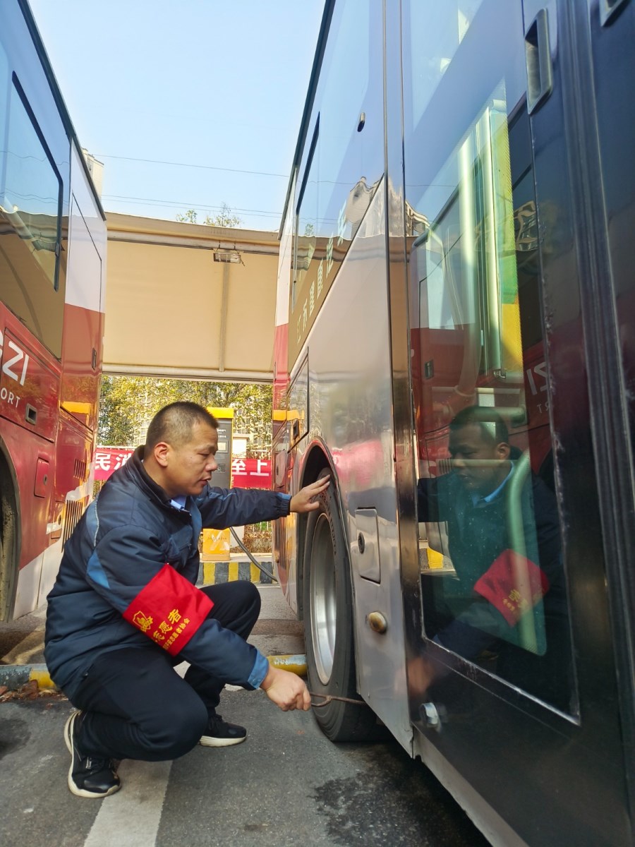 624路驾驶员 张兵同志 (6).jpg